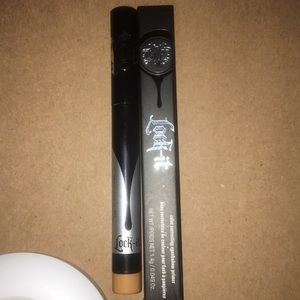 Kat Von D lock it eyeshadow primer. shade medium